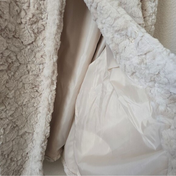 Lauren Conrad Soft Faux Fur Jacket Pockets - White    NEW WITH TAGS - Picture 9 of 10